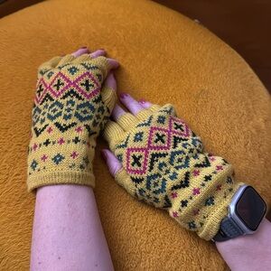 Fingerless gloves